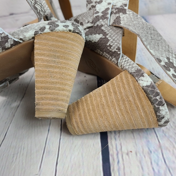 Lucky Brand snake skin print heels size 8 - Picture 7 of 9